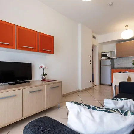 Apartman Family Retreat In A Beachfront With Pool *