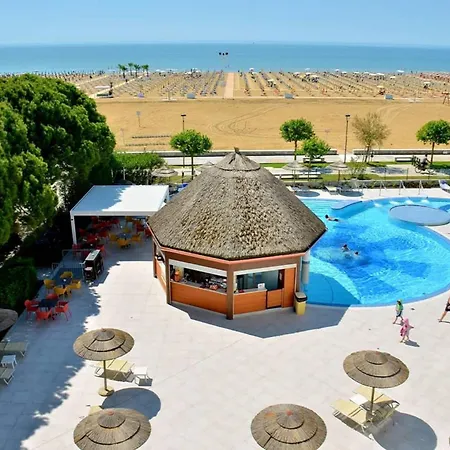 Family Retreat In A Beachfront With Pool Daire Bibione